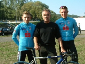 Antonio Herbst und Sascha Damrow mit Trainer Gerald Mortag