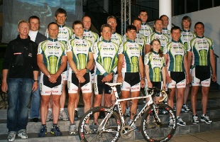 Die Sportler der beiden DKV Teams Neff bei der Teampräsentation 2009.