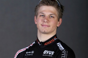 20-jähriger Erik Bothe vom SSV Gera gewinnt Rund um das Muldental in Grimma sowie Döbelner Nachtbergzeitfahren.  | Foto: Team/df