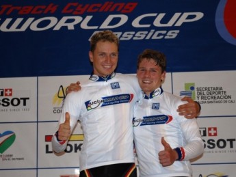 Marcel Barth und Erik Mohs gewinnen in Cali im Madison und bekommen das Weltcup-Führungstrikot.
