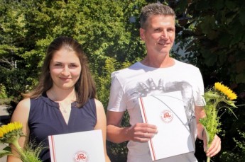 Paula Kerndt und Thomas Küfner wurden für ihr ehrenamtliches Engagement mit der „Ehrennadel des Thüringer Radsport-Verbandes mit Urkunde“ geehrt.