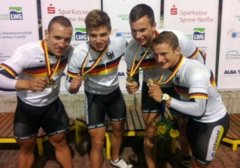 Die erfolgreichen Thüringer Teamsprinter Robert Förstemann (SSV Gera), Richard Aßmus (RV Elxleben), Maximilian Dörnbach (RSV Pfeil Wingerode) und René Enders (Sprintteam Thüringen)   | Foto: SH