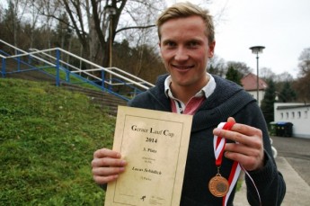Medaille und Urkunde für den Drittplatzierten beim Geraer Laufcup 2014, SSV-Trainer Lucas Schädlich.