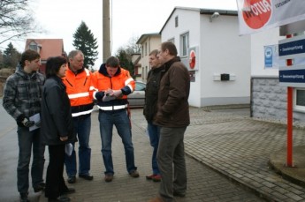 Ordnungsamt, Baustellenabsicherung und Straßenverkehrsamt trafen sich mit Vertretern des Org-Teams zum Ortstermin in Münchenbernsdorf.