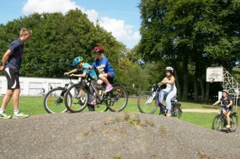 Beim Bike-Camp gehts auch auf den BMX-Parcours im Areal der Geraer Radrennbahn.