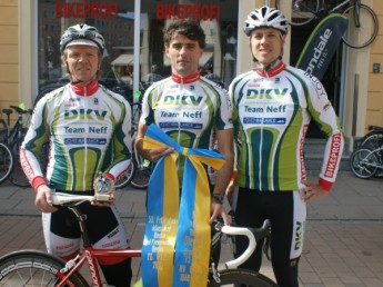 Erfolgreicher Start in die Radsaison 2010 (v.l.): Frank Hässelbarth, Torsten Kunath und Sandro Kühmel vom DKV Team Neff.