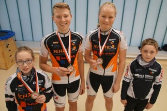 Gwen Böttcher (1.Platz U11w), Lucas Küfner (1.Platz U15m), Julia Schäfer (1. Platz U15w) und Björn Fenk (2.Platz U11m) kehrten erfolgreich von der Athletiküberprüfung des Thüringer Radsport-Verbandes nach Gera zurück.