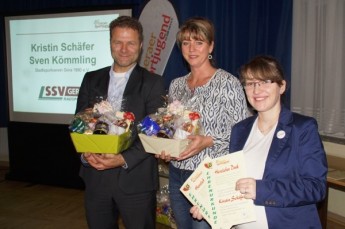 Dank für ehrenamtliches Engagement für Sven Kömmling und Kristin Schäfer vom SSV Gera 1990, gemeinsam mit Petra Franke.