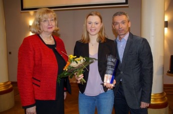 Lena Charlotte Reißner wurde mit dem Geraer Sportpreis „Sportliche Spitzenleistung“ geehrt. Den Preis überreichten Mark Mittasch, Managing Director Operations Sportradar GmbH, und Dr. Viola Hahn, Oberbürgermeisterin der Stadt Gera.