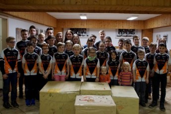 Geschafft, alles verpackt. SSV-Radsportler zeigen auch in diesem Jahr wieder ein Herz für Kinder im bulgarischen Dobritsch.