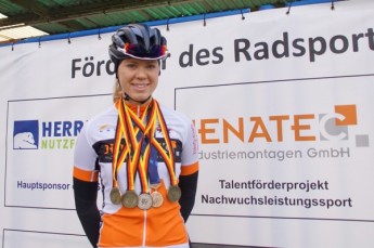Lena Charlotte Reißner gewinnt fünf Meisterschaftsmedaillen in ihrem ersten Jahr in der Frauen-Elite­klas­se!