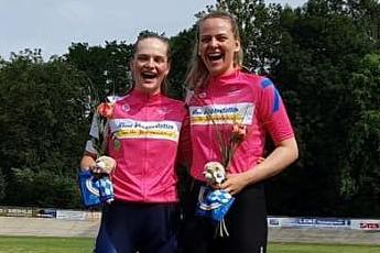 Lara Röhricht und Dorothea Heitzmann gewinnen das Madisonrennen in Niederpöring &nbsp; (Foto: Oneworldteamwoman)