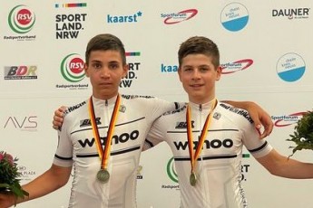 Bei der Bahnrad-DM sicherten sich Raul Esch und Felix Jerzyna in einem spannenden Madisonrennen der Altersklasse U15 die Bronzemedaille. (Foto: TRV)