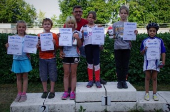 Erstmals unter Wettkampfbedingungen zeigten die Schülerinnen und Schüler von der Erich-Kästner-Grundschule bei den Anfängern ihr sportliches Können auf dem Rennrad.