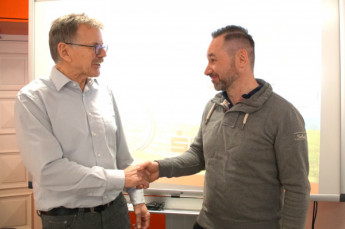 Für die Zukunft auf gute Zusammenarbeit: TRV Präsident Ralph Ulitzsch und SSV-Präsident André Sander.
