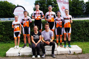 Die beiden Geraer Trainer mit ihren heutigen Medaillengewinnern.