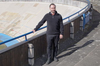 SSV-Präsident André Sander im Oval der Geraer Radrennbahn.