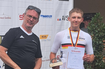 Leon Brunnert im DM-Trikot des Deutschen Gehörlosen-Sport&shy;ver&shy;ban&shy;des (DGSV).