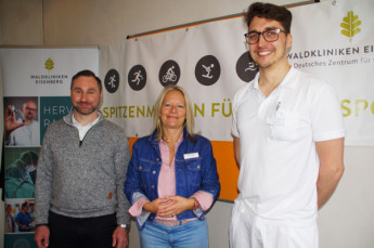 Die Waldkliniken Eisenberg und der SSV Gera unterzeichneten einen Betreuungsvertrag zur medizinischen Absicherung von Rad&shy;sport&shy;wett&shy;be&shy;werben: André Sander, Jeannine Serfling, Dr. med. Kristian Heinz.