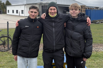 Enzo Wiencek, Arthur Krieg und Max Kölling.vertreten die Thüringer Radsportjugend.