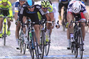 Edvald Boasson Hagen (Sky) gewinnt die 3. Etappe von Tirreno-Adriatico knapp vor André Greipel (Lotto-Belisol).  (Foto: Roth)