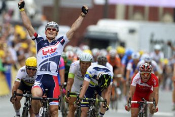 André Greipel (Lotto Belisol) jubelt nach seinem Sieg auf der 5. Tour-Etappe. | Foto: ROTH