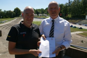 Wolfgang Reichert, Präsident des SSV Gera 1990, und Stephan Hauspurg, Leistungssportkoordinator beim Thüringer Radsport-Verband.