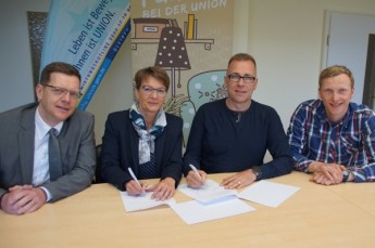 Die WBG UNION eG in Gera zählt auch in diesem Jahr zu den Hauptförderern der Apres Tour Gera. Eine entsprechende Vereinbarung wurde heute von den Vorständen Thomas Fritz und Angela Langwald unterzeichnet, gemeinsam mit Org-Leiter Bernd Herrmann und Sportlicher Leiter Lucas Schädlich.