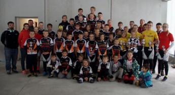 Seit 2014 im Jugend-Fördercup Thüringen der SV Sparkassen&shy;Versicherung ungeschlagen: das erfolgreiche Rad&shy;sport&shy;nach&shy;wuchs&shy;team des SSV Gera 1990 e.V.
