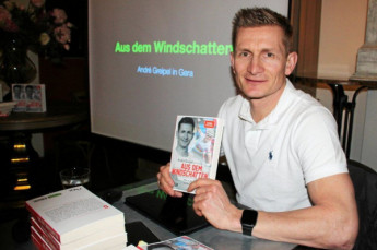 André Greipel liest in Gera aus seinem Buch.  (Foto:&nbsp;Andreas&nbsp;Rabel)