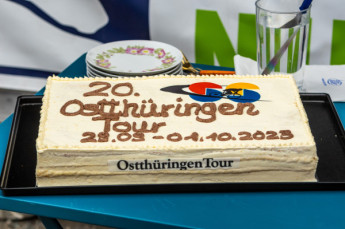 Die Trikotgewinner der 20. Ostthüringen Tour 2023 bei der Gesamtsiegerehrung.